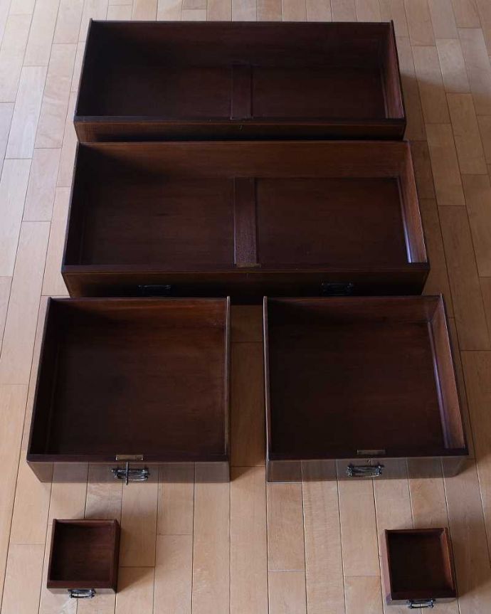 ドレッサーの引き出しの中