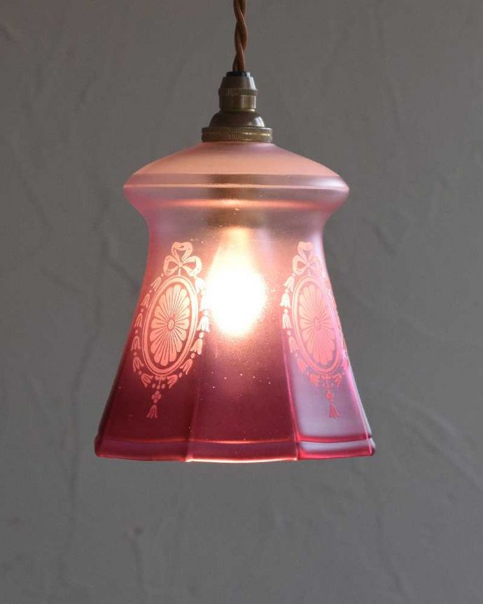 ペンダントライト　照明・ライティング　お花×リボンのデザインが美しいアンティーク　シェード（コード・シャンデリア電球・ギャラリーなし）。。(k-2079-z)