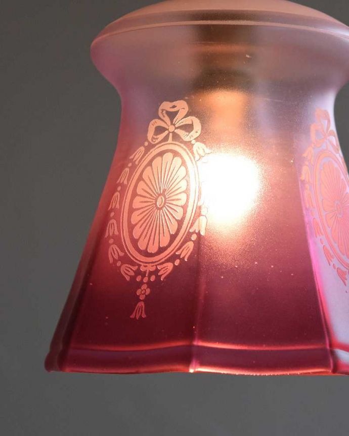 ペンダントライト　照明・ライティング　お花×リボンのデザインが美しいアンティーク　シェード（コード・シャンデリア電球・ギャラリーなし）。。(k-2079-z)