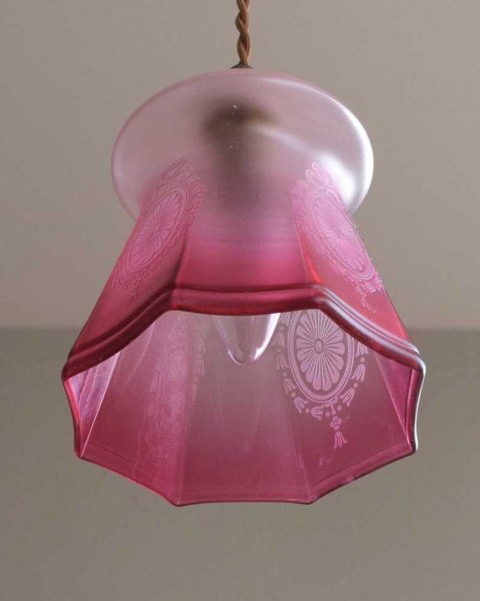 ペンダントライト　照明・ライティング　お花×リボンのデザインが美しいアンティーク　シェード（コード・シャンデリア電球・ギャラリーなし）。。(k-2079-z)