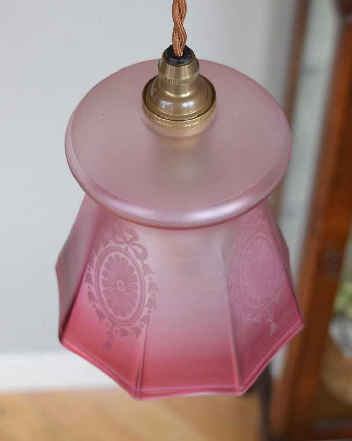 ペンダントライト　照明・ライティング　お花×リボンのデザインが美しいアンティーク　シェード（コード・シャンデリア電球・ギャラリーなし）。。(k-2079-z)