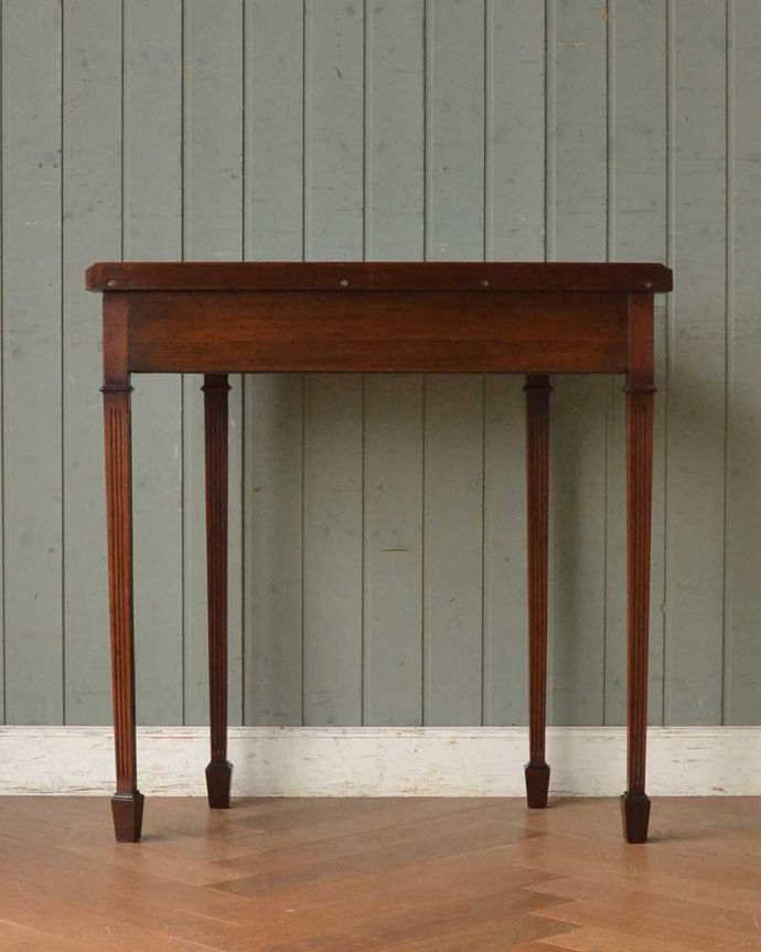 アンティークのテーブル アンティーク家具 空間を彩るハーフムーンのアンティーク家具、引き出し付きのコンソールテーブル。後ろ姿にも自信があります。(k-2081-f)