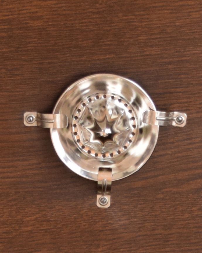 アンティークのキャビネット　アンティーク家具　機能的な英国アンティーク家具、カクテルキャビネット（カップボード）。レモンを絞るために使えるスクイーザーもついていました。(k-2085-f)