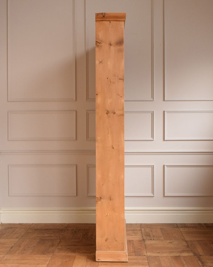 アンティークのキャビネット アンティーク家具 ナチュラルな雰囲気がとっても可愛いオールドパイン材のオープンシェルフ。横から見ても素敵なんですしっかりお直ししてありますので、長くお使いいただけます。(k-2088-f)