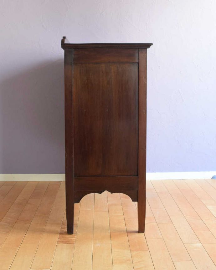 アンティークのチェスト　アンティーク家具　英国の美しいアンティーク家具、象嵌が入りのチェスト（チェストオブドロワーズ）。横から見てもステキもちろん、横から見てもキレイです。(k-2092-f)