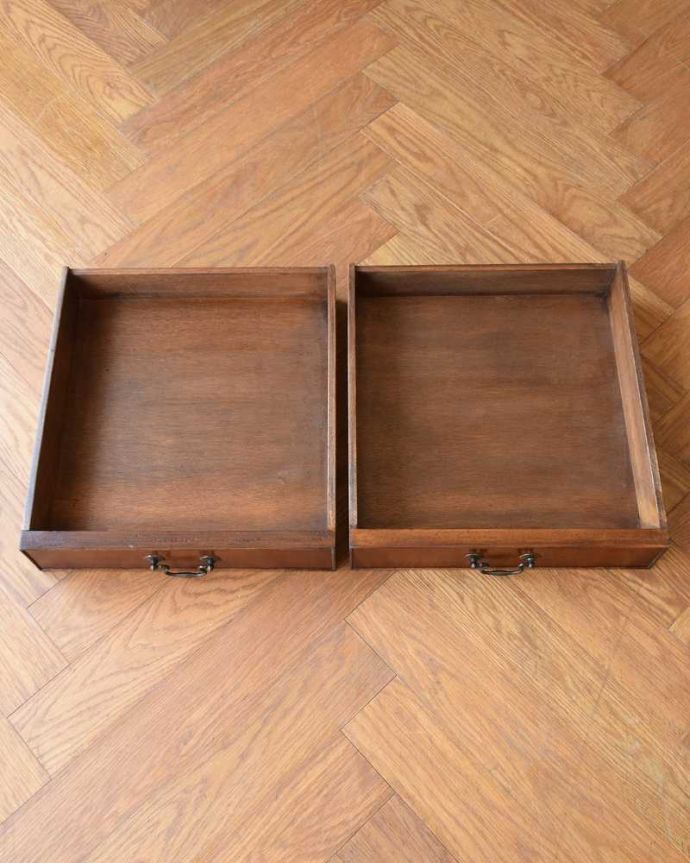 アンティークのデスク・書斎机　アンティーク家具　キャスター付きの伸張式のアンティークバタフライテーブル。引き出しの中もキレイに修復しました。(k-2093-f)