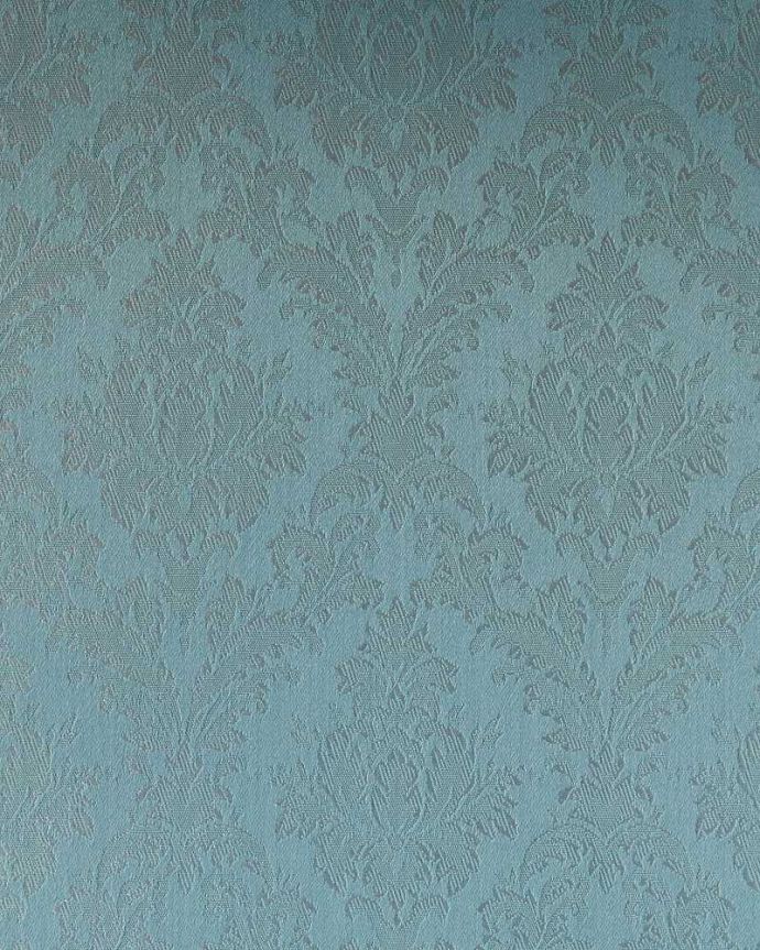 アンティークのキャビネット アンティーク家具 マホガニー材のアンティーク家具、素敵なガラスキャビネット(ショーケース)。新しい生地で張り替えましたキャビネットの表情に合わせて新しい背板の生地を選びました。(k-2100-f)