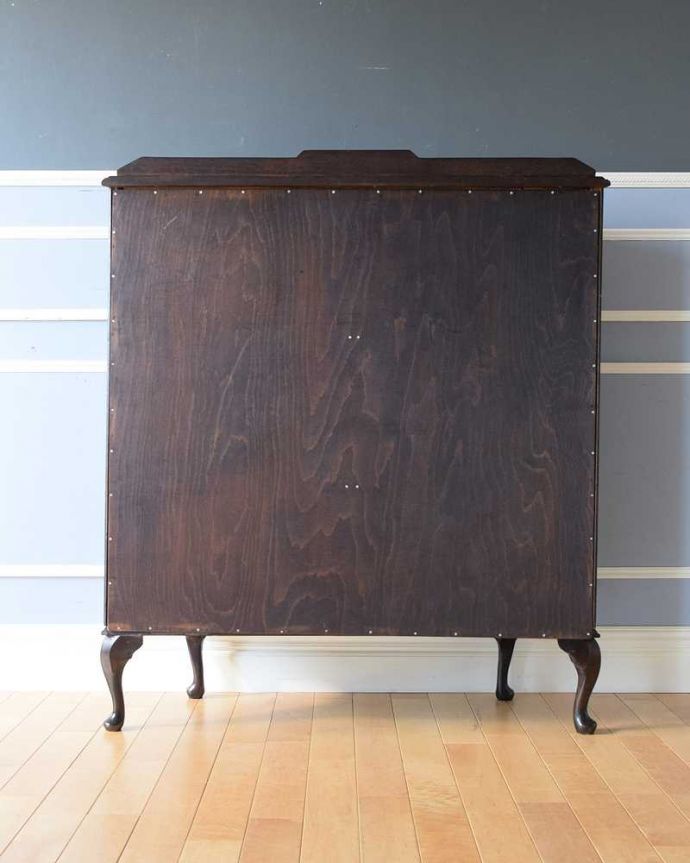 アンティークのキャビネット アンティーク家具 マホガニー材のアンティーク家具、素敵なガラスキャビネット(ショーケース)。実は後ろから見てもキレイなんです。(k-2100-f)