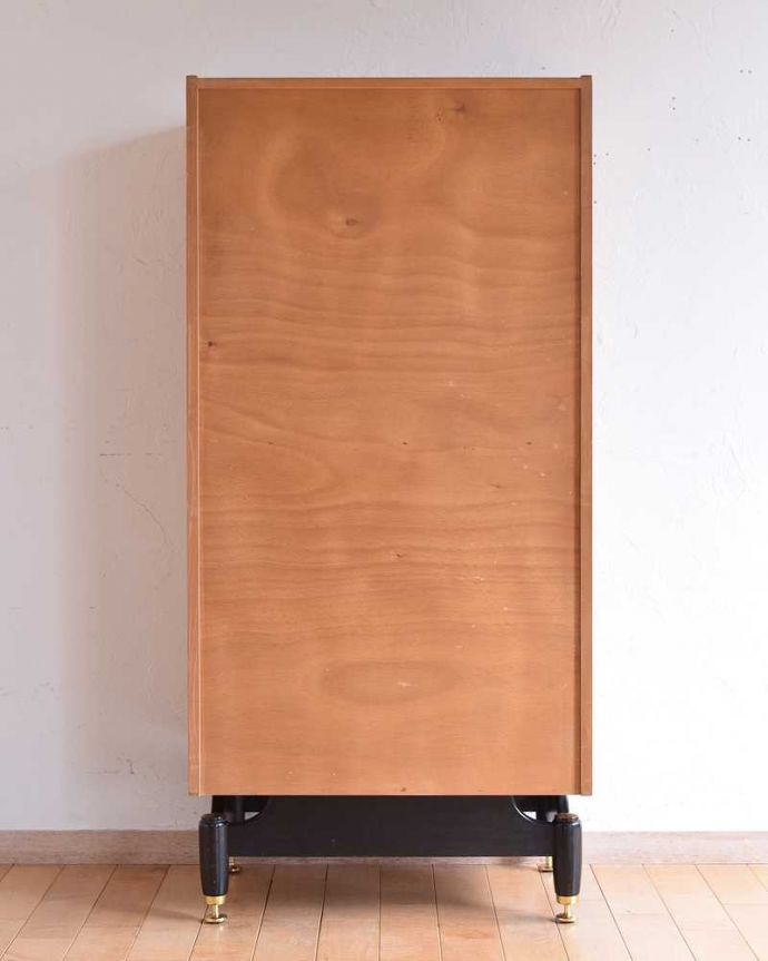 G-PLAN(Gプラン) アンティーク家具 英国ヴィンテージ家具、G-PLANのお洒落なハイチェスト(サニーオーク&チャイニーズホワイト)。修復してあるので後ろ姿もキレイです。(k-2102-f)