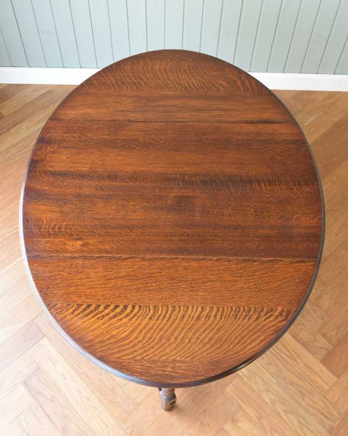 アンティークのテーブル　アンティーク家具　英国伝統のアンティーク家具、オーバル型の伸張式のゲートレッグテーブル 。天板の修復には自信があります。(k-2113-f)