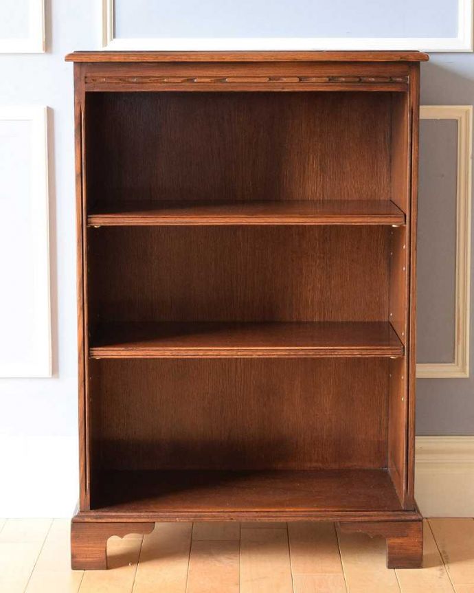 アンティークのキャビネット　アンティーク家具　英国スタイルのアンティーク家具、オープン棚のブックシェルフ（本棚）。色んな場所で大活躍リビング収納としてや、寝室や書斎の本棚として・・色んな場所でお使いいただけます。(k-2115-f)