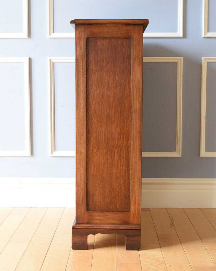 アンティークのキャビネット　アンティーク家具　英国スタイルのアンティーク家具、オープン棚のブックシェルフ（本棚）。横から見ても素敵なんですしっかりお直ししてありますので、長くお使いいただけます。(k-2115-f)