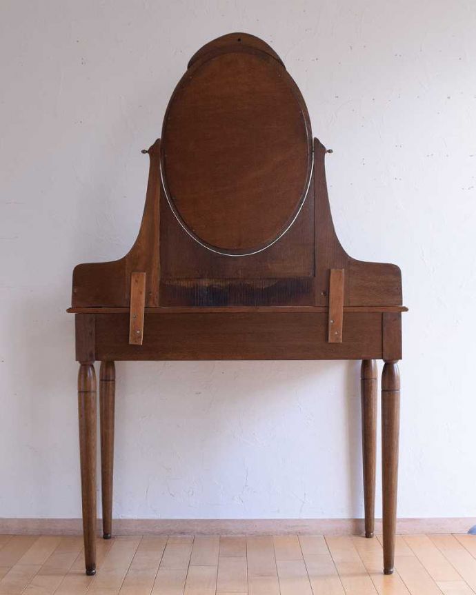 アンティークのドレッサー　アンティーク家具　飽きることなく長く使えるアンティーク家具、オーバルミラー付きのアンティークのドレッシングテーブル。もちろん、後ろ姿もキレイです。(k-2117-f)