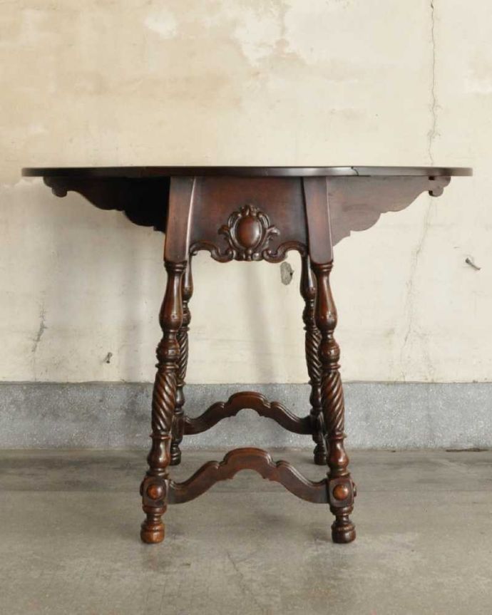 アンティークのテーブル　アンティーク家具　優雅な脚のアンティークバタフライテーブル（伸張式）。両方開いたらこんな感じ開いても閉じても、自由に使える便利さが魅力です。(k-2118-f)