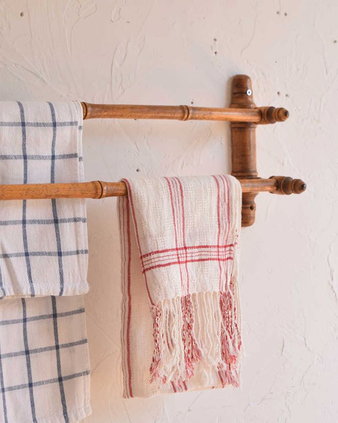 タオルハンガー アンティーク家具 イギリスのアンティーク雑貨、バンブーのタオルレイル(タオルハンガー)。思わずほっこりしちゃう可愛いデザインぬくもりある雰囲気を作ってくれるアンティークらしいデザイン。(k-2120-f)