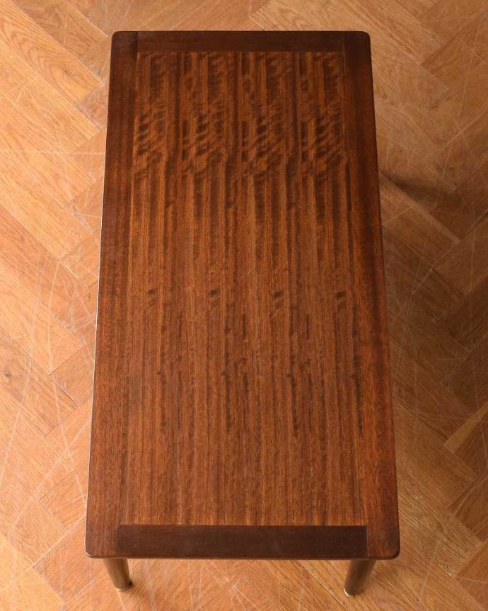 G-PLAN(Gプラン) アンティーク家具 トラー&ブラック(Tola&Black)のヴィンテージ家具、G-planのコーヒーテーブル。上から見るとこんな感じ。(k-2123-f)