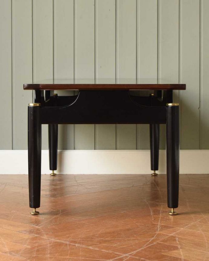 G-PLAN(Gプラン) アンティーク家具 トラー&ブラック(Tola&Black)のヴィンテージ家具、G-planのコーヒーテーブル。横から見てみてもカッコいい!北欧スタイルのテーブルは、横から見てもやっぱりスマートでカッコいいんです。(k-2123-f)