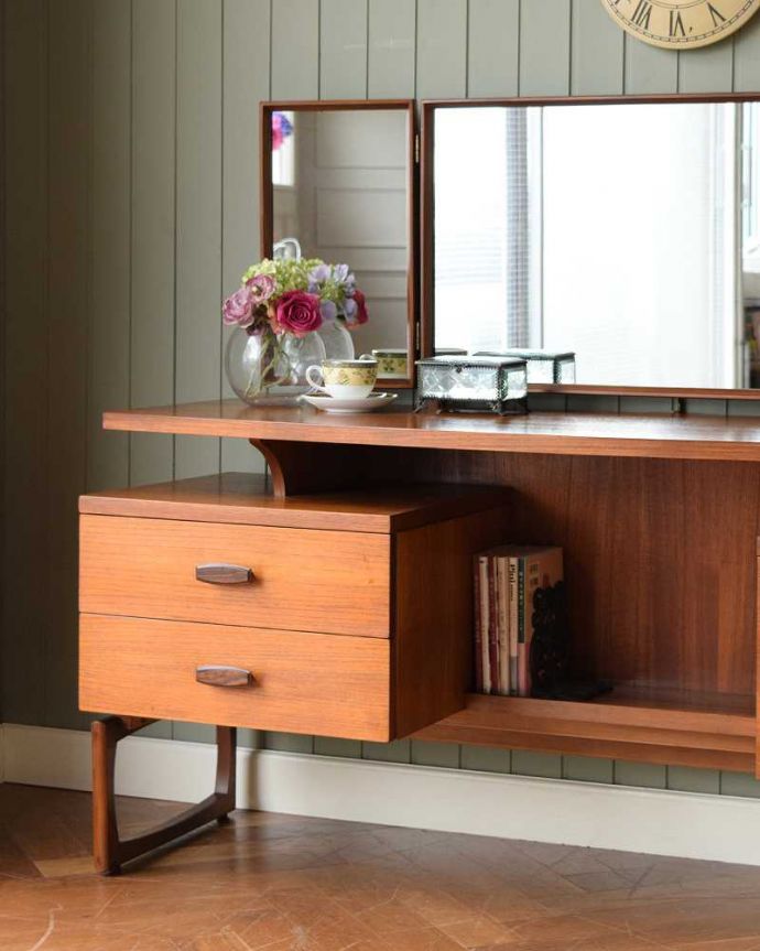 G-PLAN(Gプラン) アンティーク家具 ハイセンスなビンテージ家具、北欧スタイルのG-plan三面鏡ドレッサー(ドレッシングチェスト) 。ヴィンテージ家具らしいカッコよさやっぱり一番の魅力は、この時代に作られた独特の雰囲気。(k-2125-f)