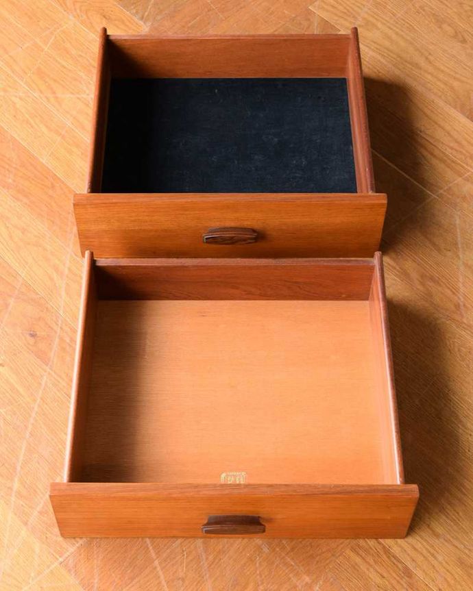 G-PLAN(Gプラン) アンティーク家具 ハイセンスなビンテージ家具、北欧スタイルのG-plan三面鏡ドレッサー(ドレッシングチェスト) 。引き出しの中もキレイに修復しました細々としたものを安心して収納していただけるよう引き出しの中もキレイにお直ししてあります。(k-2125-f)