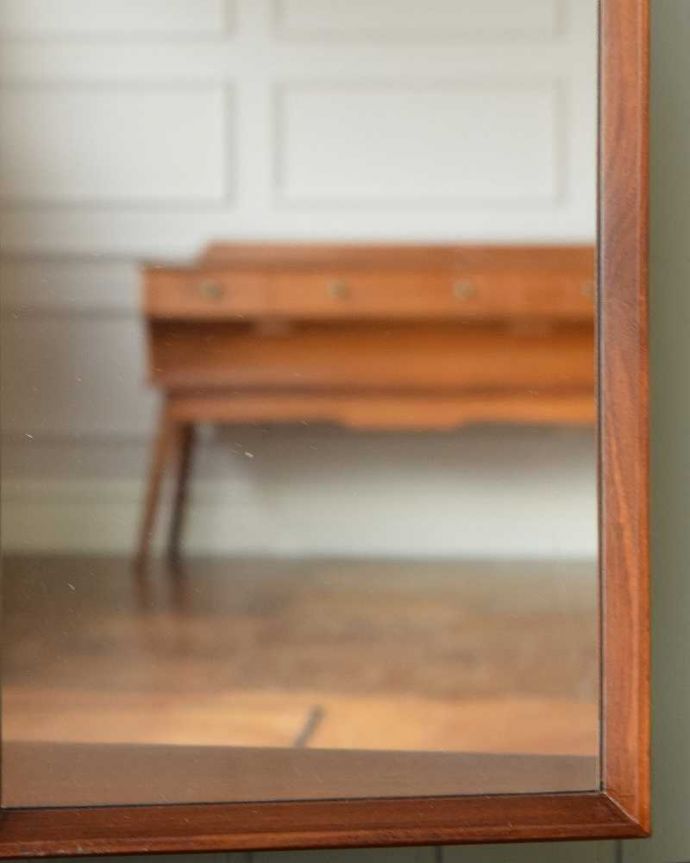 G-PLAN(Gプラン) アンティーク家具 ハイセンスなビンテージ家具、北欧スタイルのG-plan三面鏡ドレッサー(ドレッシングチェスト) 。近くで見ると・・・鏡がキレイな状態のものを選んできました。(k-2125-f)