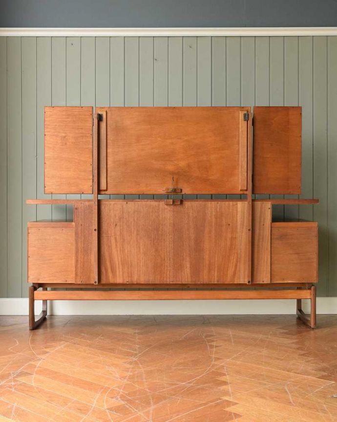 G-PLAN(Gプラン) アンティーク家具 ハイセンスなビンテージ家具、北欧スタイルのG-plan三面鏡ドレッサー(ドレッシングチェスト) 。後ろ姿もキレイです。(k-2125-f)