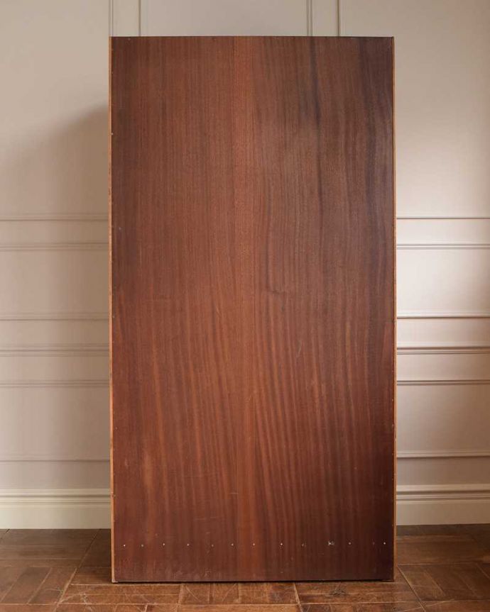 G-PLAN(Gプラン)　アンティーク家具　イギリスから到着、G-planのヴィンテージワードローブ（２枚扉）。実は後ろ姿もキレイなんです。(k-2126-f)