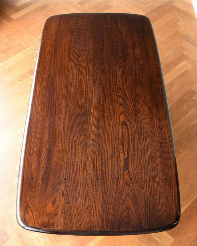 アーコールの家具　アンティーク家具　アーコール社のアンティークダイニングテーブル（リフェクトリーテーブル）。天板もキレイに修復しましたテーブルの主役はやっぱり天板。(k-2127-f)