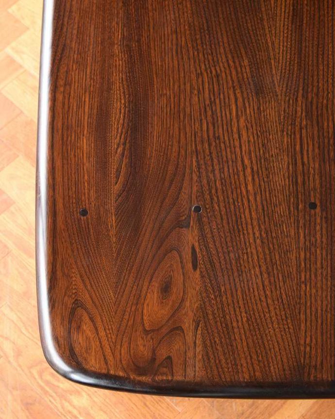 アーコールの家具　アンティーク家具　アーコール社のアンティークダイニングテーブル（リフェクトリーテーブル）。近づいてみるとこんな感じです。(k-2127-f)