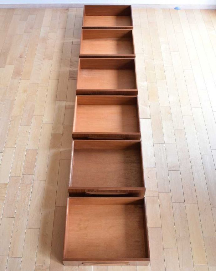 G-PLAN(Gプラン)　アンティーク家具　G-PLANのヴィンテージ家具、シンプルモダンな６段チェスト。引き出しの中もキレイに修復しました。(k-2130-f)