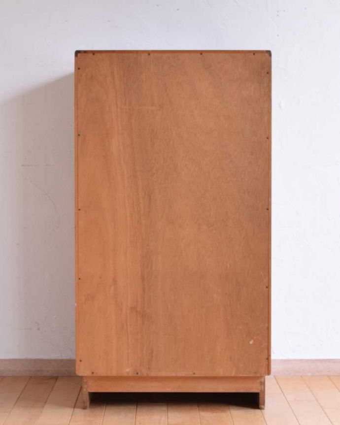 G-PLAN(Gプラン)　アンティーク家具　G-PLANのヴィンテージ家具、シンプルモダンな６段チェスト。修復してあるので後ろ姿もキレイです。(k-2130-f)