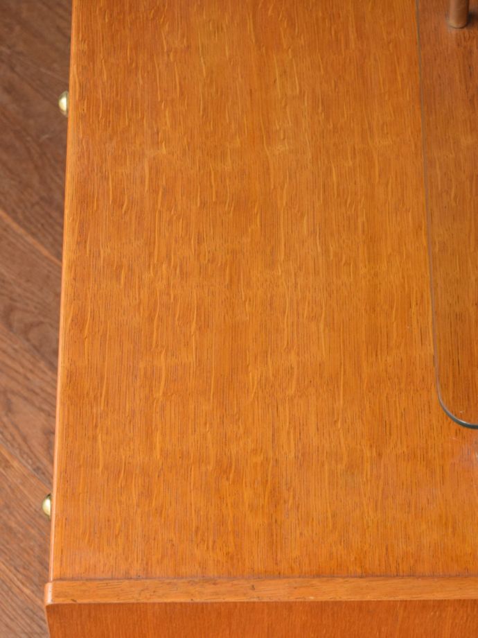 G-planのビンテージドレッサーの天板