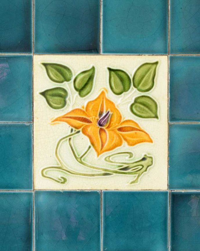 サイドボード　アンティーク家具　タイルが美しいイギリスのアンティーク家具、大理石天板のウォッシュスタンド（ミラー付き）。アンティークらしい独特の風合い美しいアンティークのタイル。(k-2134-f)