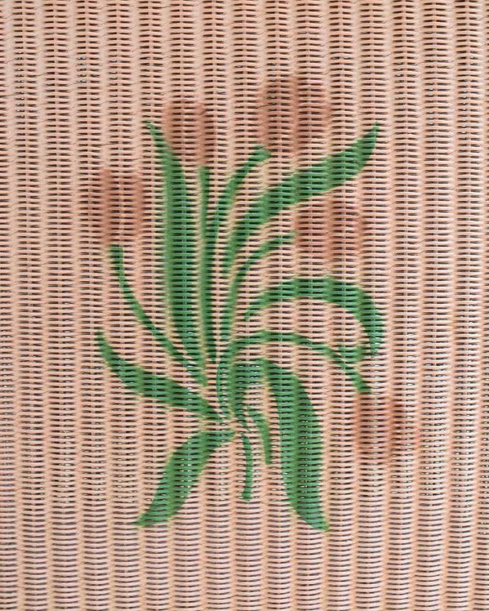 アンティーク｜ロイドルーム　アンティーク家具　イギリスのアンティーク家具、チューリップが可愛いロイドルームランドリーボックス。正面には珍しい模様つきかわいいチューリップの花が描かれています。(k-2138-f)