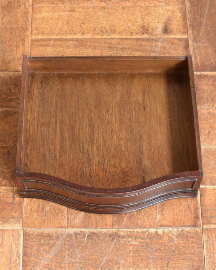 アンティークのテーブル アンティーク家具 脚の装飾が美しいマホガニー材のコンソールテーブル(引き出し付き)。中身ももちろんキレイですちょっとした引き出しがあると、なんだか便利に使えちゃうんです。(k-2142-f)