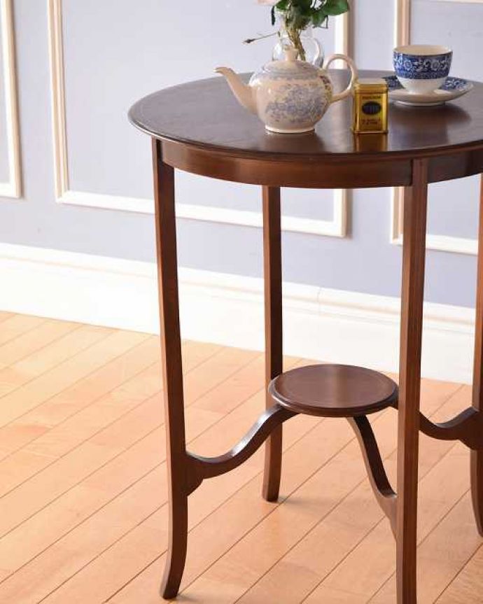 英国のアンティーク家具らしいデザイン