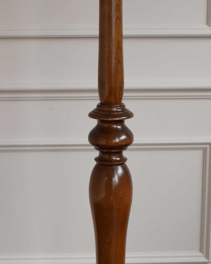 スタンドライト　照明・ライティング　英国輸入のスタンドライト、華やかなシェード付きのアンティークフロアランプ（Ｂ22シャンデリア球付）。。(k-2144-f)