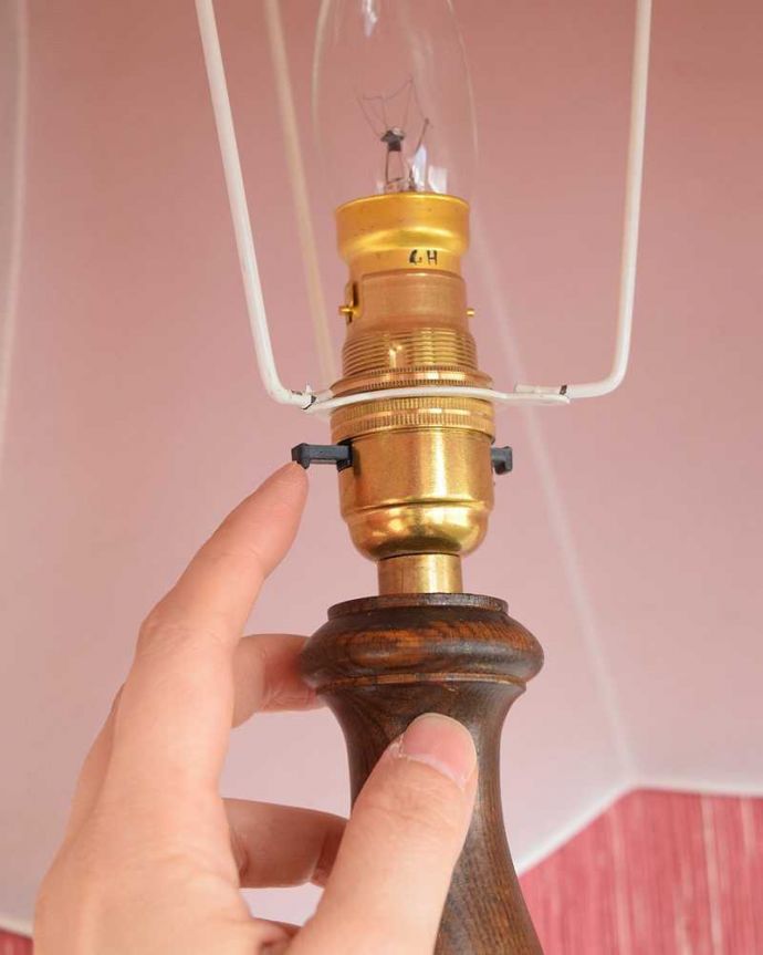 スタンドライト　照明・ライティング　英国輸入のスタンドライト、華やかなシェード付きのアンティークフロアランプ（Ｂ22シャンデリア球付）。。(k-2144-f)