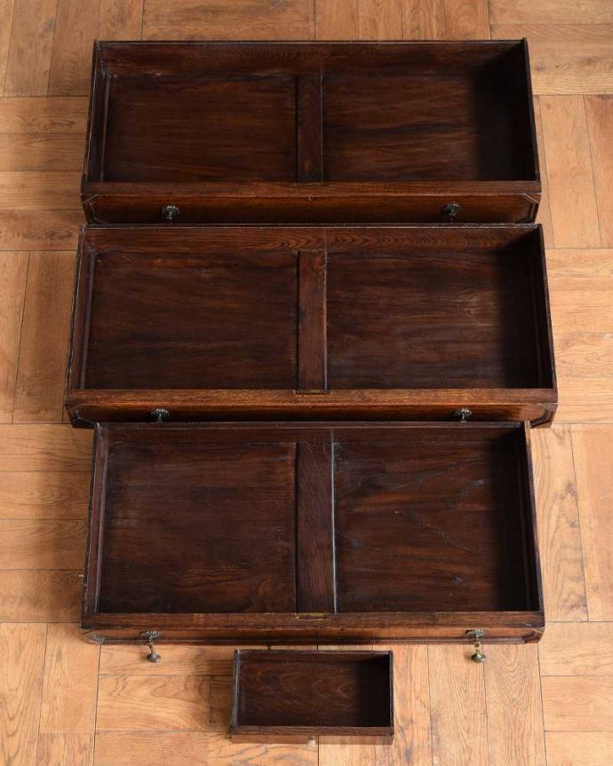 ビューロー アンティーク家具 本棚とデスクが一つになった機能的な家具、アンティークビューローブックケース。何でも収納できる引き出しもちろん、引き出しの中もキレイに修復しました。(k-2146-f)