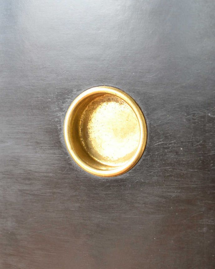 G-PLAN(Gプラン)　アンティーク家具　G-ＰＬＡＮのヴィンテージ家具、トラー＆ブラック（Tola＆Black）シリーズのサイドボード。デザインの一部になっている取っ手取っ手のデザインもシンプルかつ機能的に。(k-2152-f)