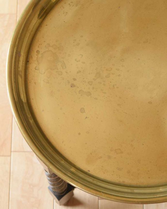 アンティークのテーブル アンティーク家具 英国のアンティーク家具、トレイ付きの便利なオケージョナルテーブル(トレイテーブル)。トレイもキレイに磨きました。(k-2160-f)