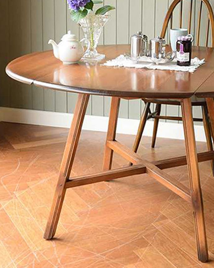 アーコールの家具　アンティーク家具　北欧の老舗メーカーアーコール社のダイニングテーブル、アンティークの伸張式家具。3WAYで使えちゃう便利さが自慢バタフライテーブルは、3通りの大きさで使える便利なテーブル。(k-2165-f)