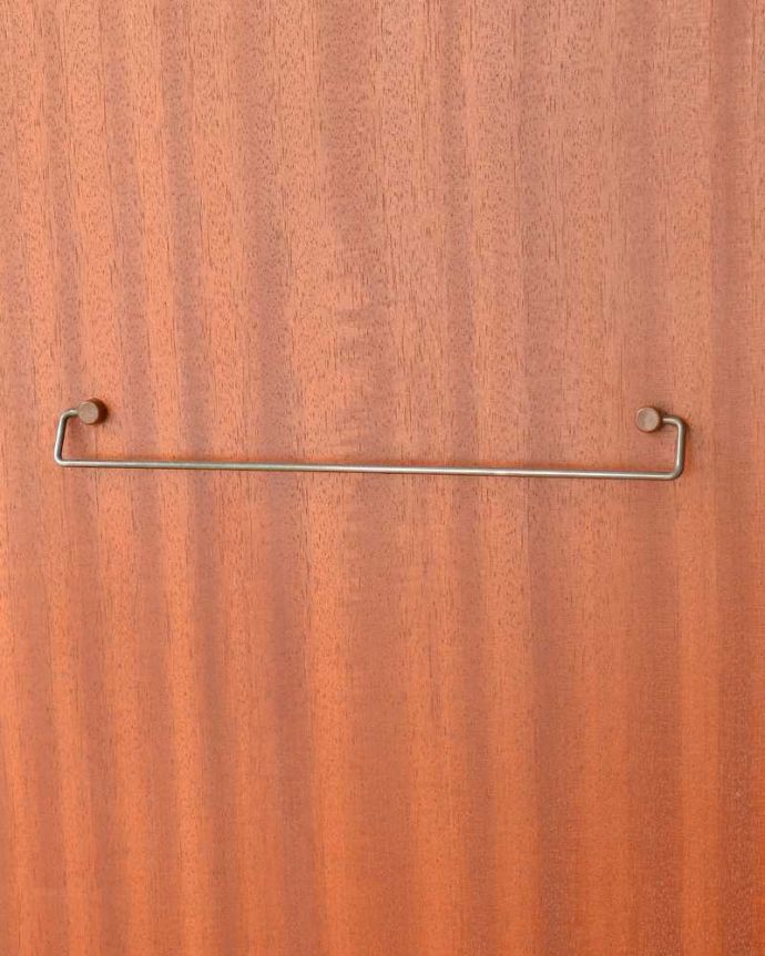 G-PLAN(Gプラン) アンティーク家具 北欧インテリアにピッタリな、G-PLANのヴィンテージワードローブ(2枚扉) 。扉の内側にも収納がついています収納もたっぷり出来るので自由に使ってください。(k-2167-f)