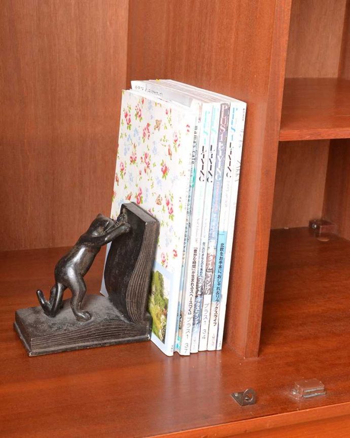 G-PLAN(Gプラン) アンティーク家具 北欧インテリアにピッタリな、G-PLANのヴィンテージワードローブ(2枚扉) 。扉の中は収納たっぷりA4サイズの雑誌までしっかり収納出来ちゃう大きさ。(k-2167-f)