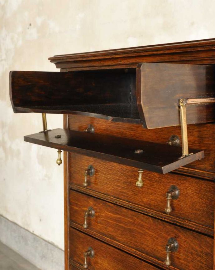 アンティークのチェスト アンティーク家具 たっぷり引き出しの付いたアンティーク英国家具、ミュージックキャビネット(収納家具)。ここまで開きます楽譜が出し入れしやすいように前の板が手前に倒れるようになっています。(k-2170-f)