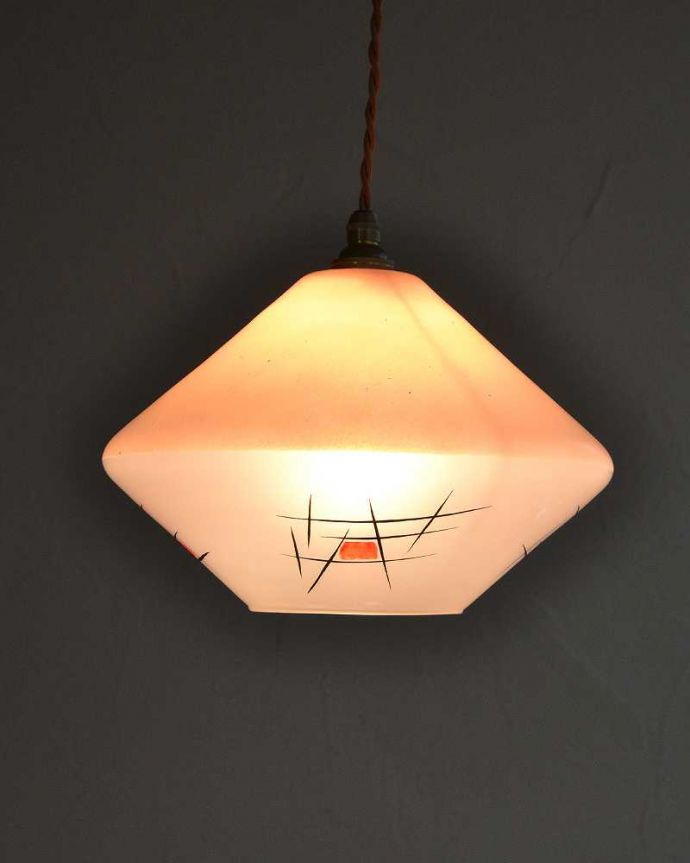 ペンダントライト　照明・ライティング　かわいいピンクのアンティークペンダントライト（コード・シャンデリア電球・ギャラリーなし）。。(k-2171-z)