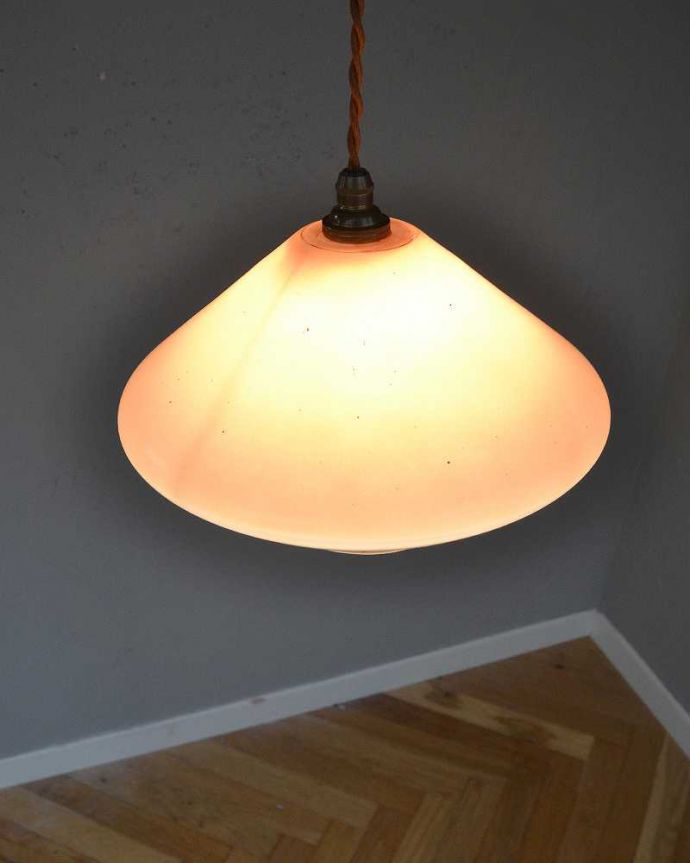 ペンダントライト　照明・ライティング　かわいいピンクのアンティークペンダントライト（コード・シャンデリア電球・ギャラリーなし）。。(k-2171-z)