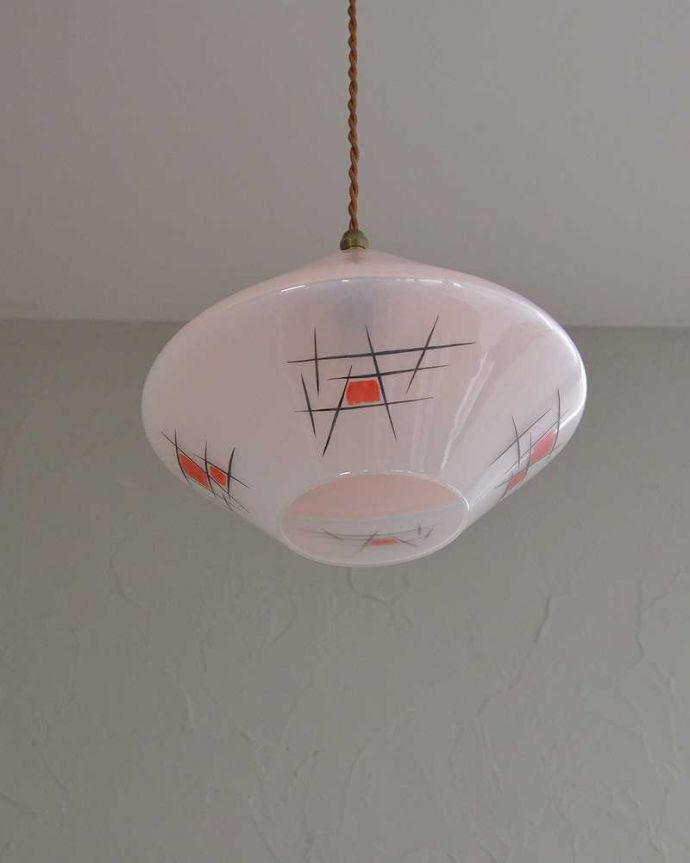 ペンダントライト　照明・ライティング　かわいいピンクのアンティークペンダントライト（コード・シャンデリア電球・ギャラリーなし）。。(k-2171-z)