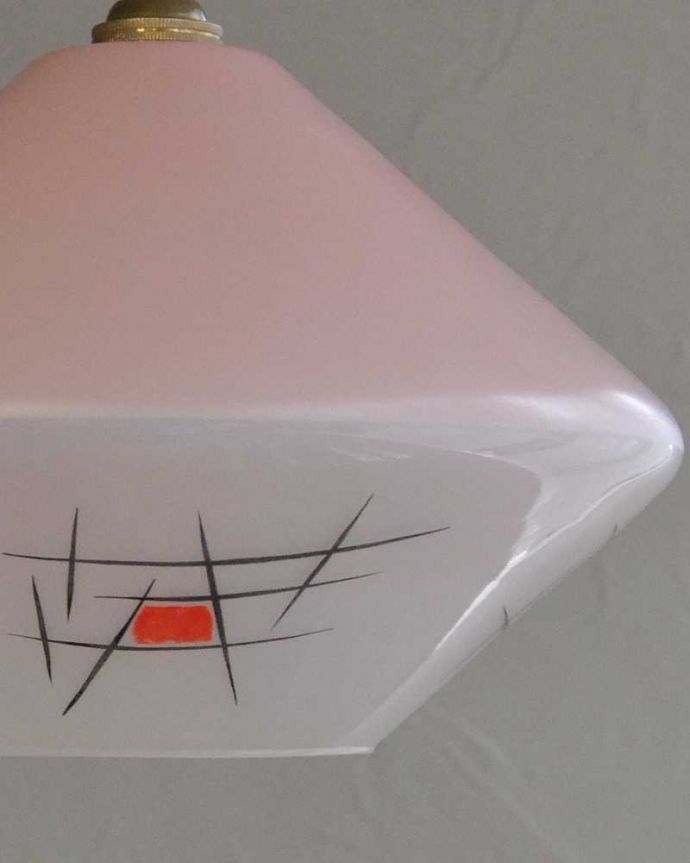 ペンダントライト　照明・ライティング　かわいいピンクのアンティークペンダントライト（コード・シャンデリア電球・ギャラリーなし）。。(k-2171-z)