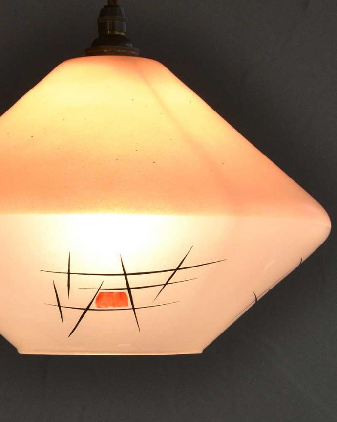 ペンダントライト　照明・ライティング　かわいいピンクのアンティークペンダントライト（コード・シャンデリア電球・ギャラリーなし）。。(k-2171-z)