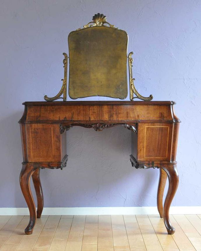 アンティークのドレッサー アンティーク家具 イギリスで出会った豪華なアンティークドレッシングテーブル(ドレッサー) 。もちろん、後ろ姿もキレイです。(k-2173-f)